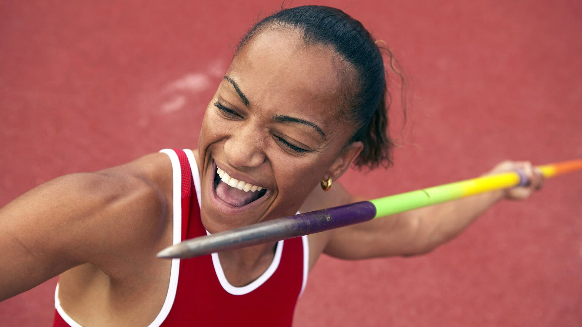 德甲争冠夜高潮，库尔图瓦式神扑点燃赛场激情