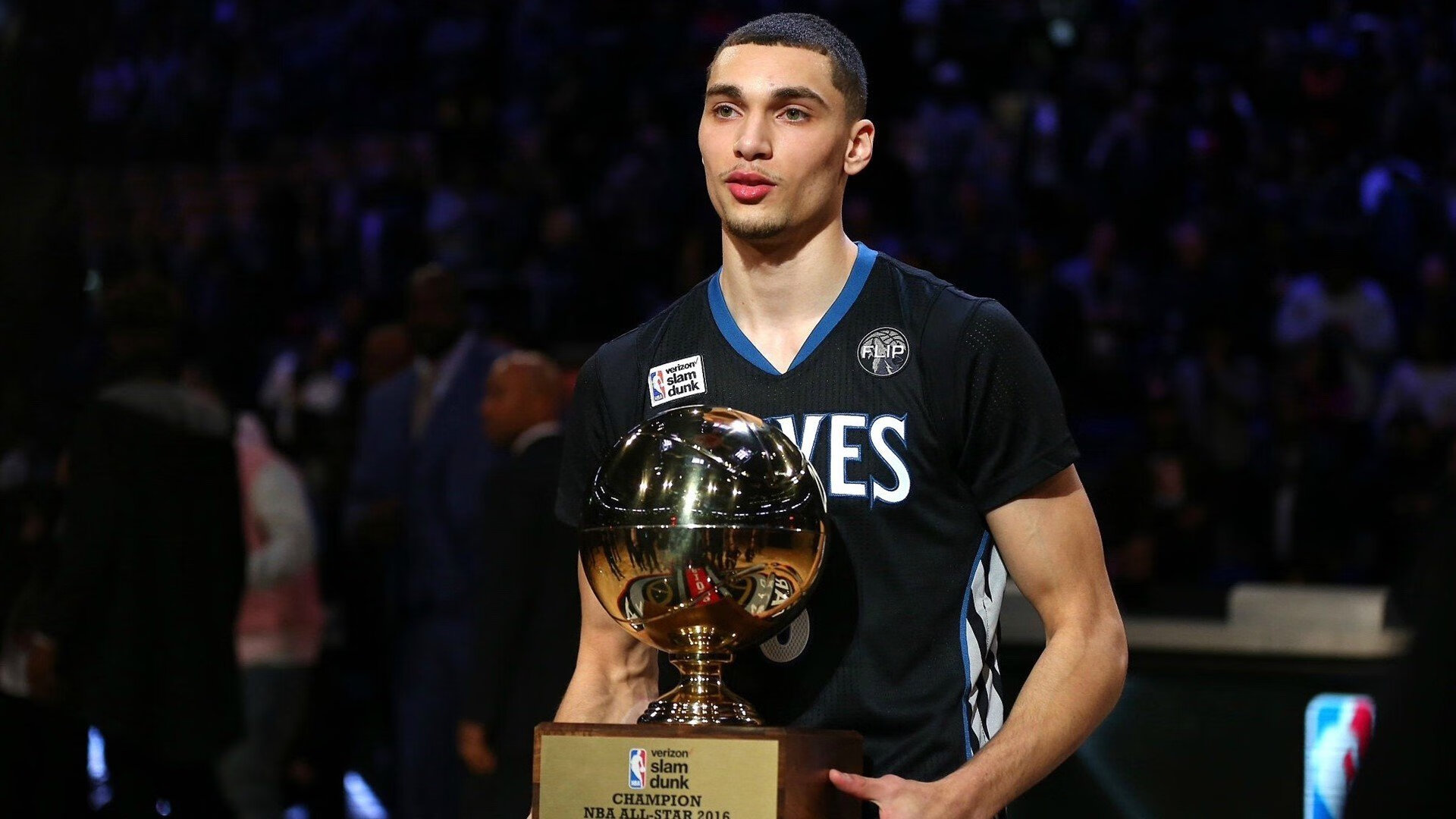 跨界对决!辽宁男篮爆冷击败公牛,拉文37分难救主