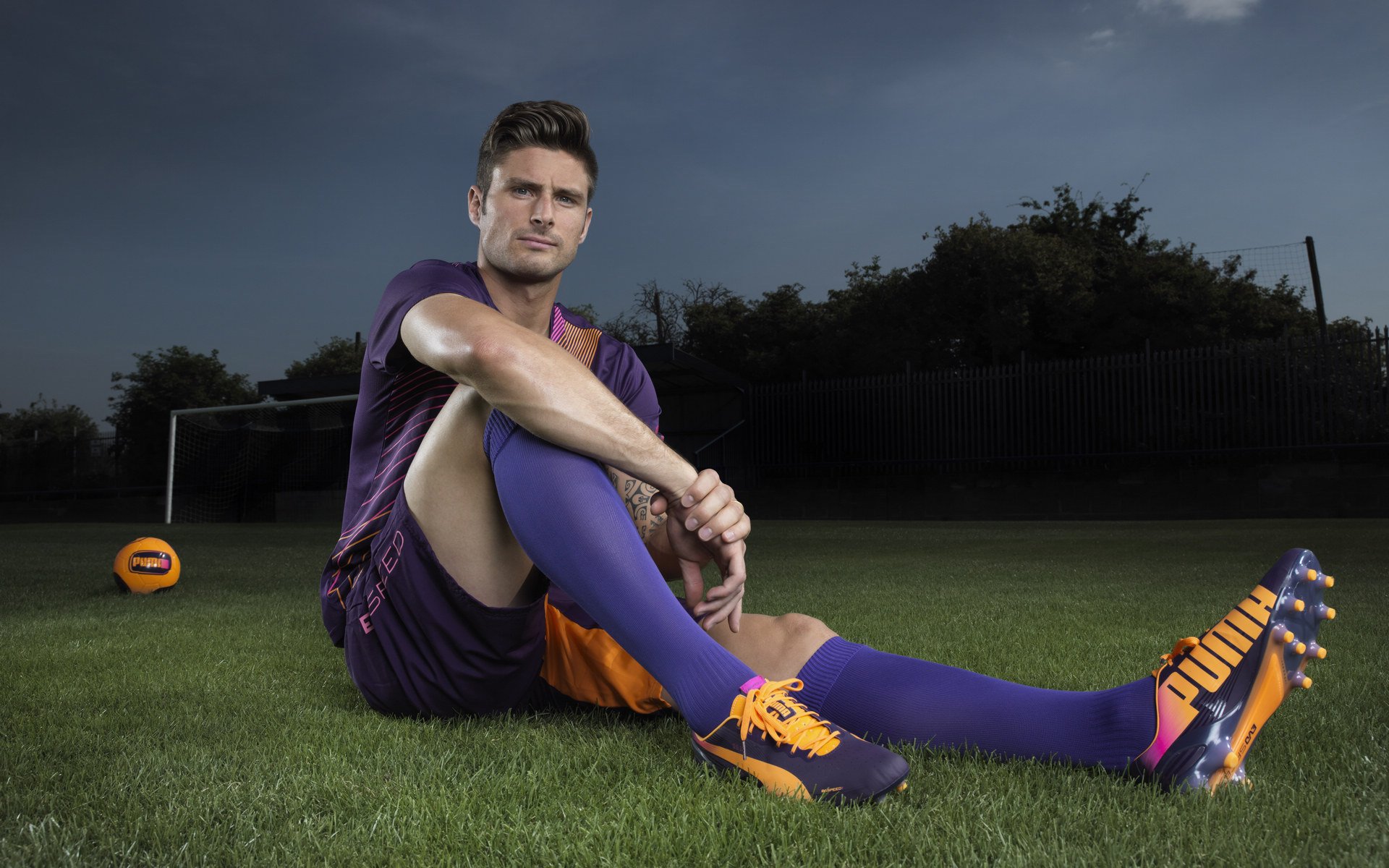 当格子军爆冷撕碎乌拉圭,京多安却在银箭座舱里上演终极接管—体育世界没有剧本,只有滚烫的当下